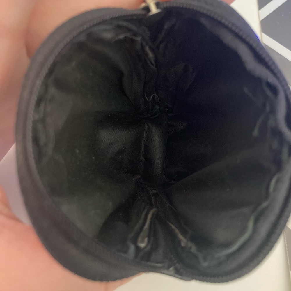 Chic Black Women's Cosmetic Pouch - Picture 3 of 3